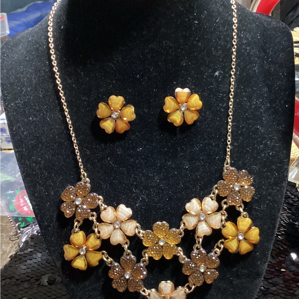 Nicole Miller Gold and Brown Floral Necklace Set